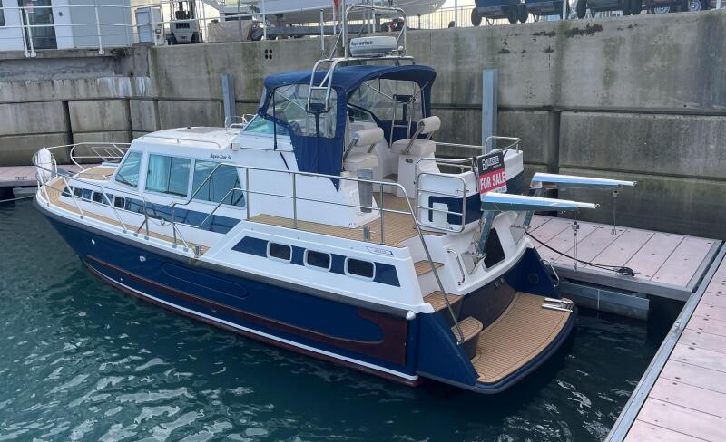 Stoneways Marine - Aquastar Motor Boat in Marina